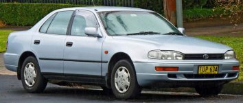 94-1995-Toyota-Camry-SDV10-CSX-sedan-2011-06-15-01.jpg